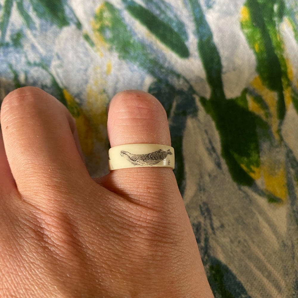 Unique Faux Whale Scrimshaw Victorian Ring 🐋